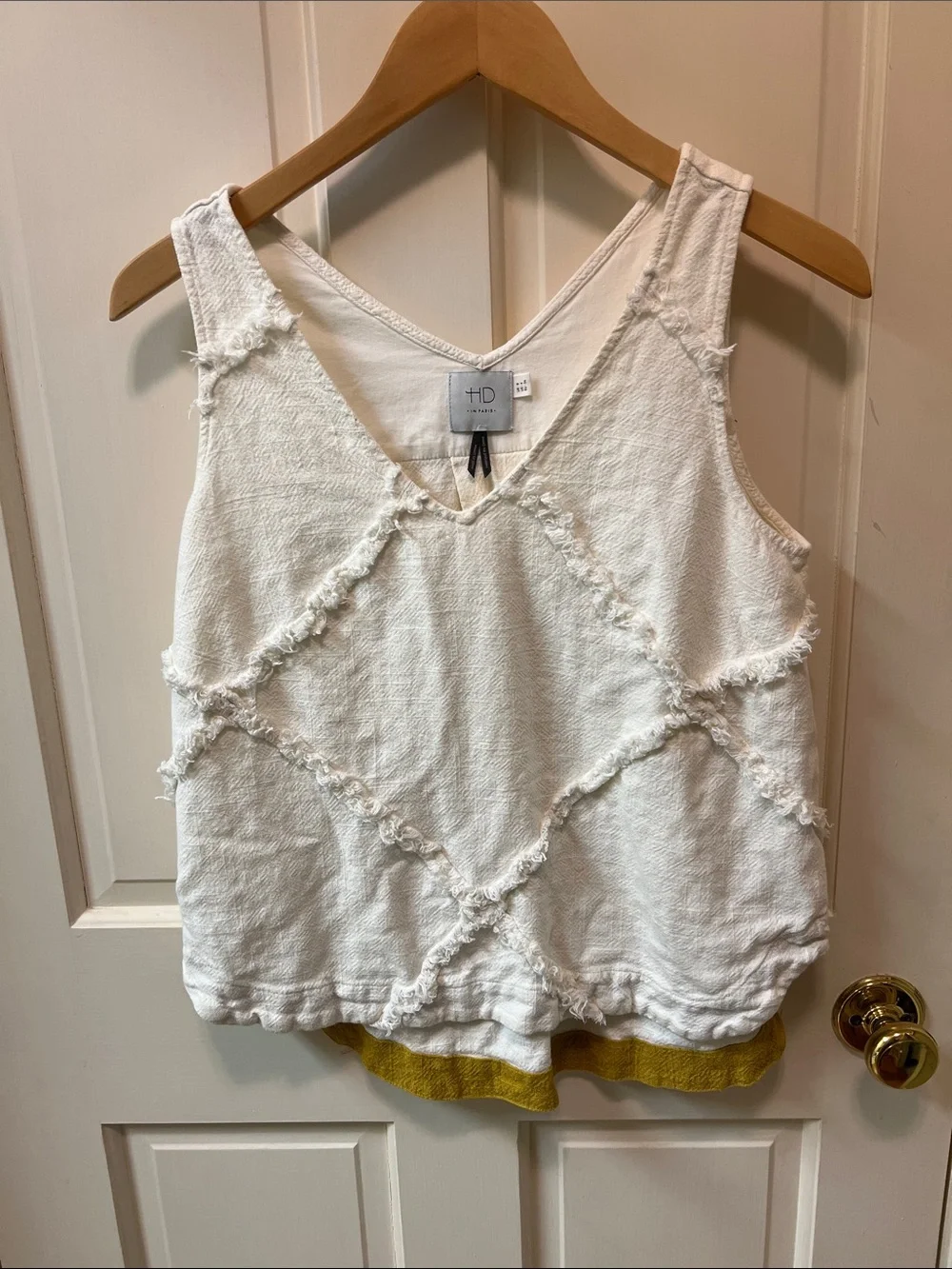HD in Paris White Textured Fringe V-Neck Tank - Picture 1 of 3